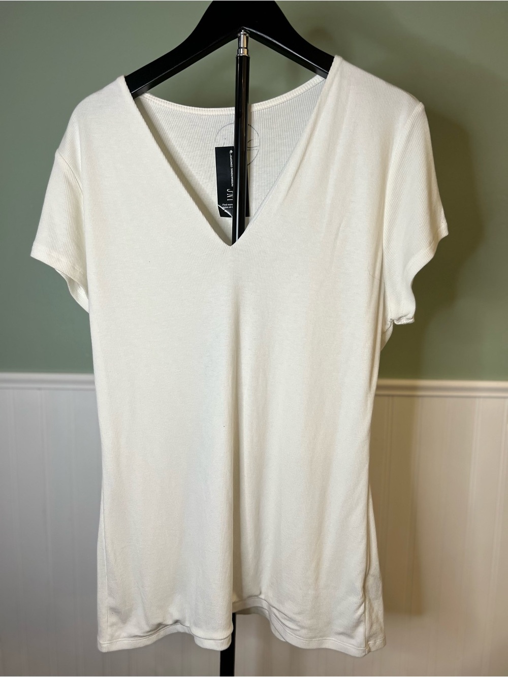 NWT- INC International Concepts Bright White V-Neck Short Sleeve Tee. Size XXL